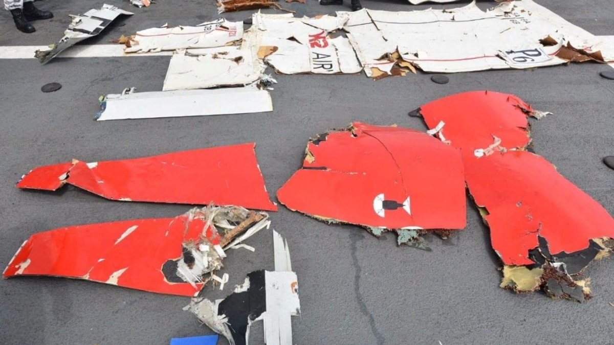Pakistani Navy Recovers Cargo Plane Debris, Crew Members Still Missing