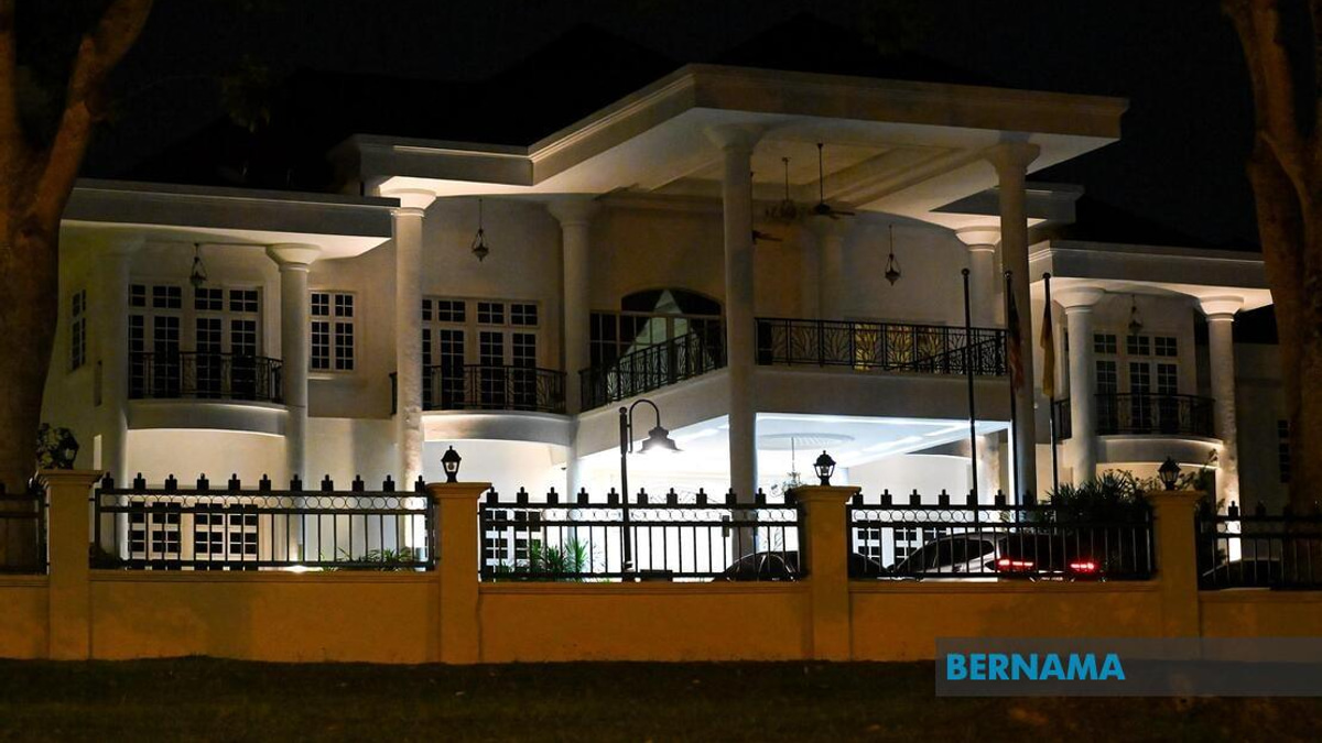Zahid Leads BN-PN Delegation to Istana Hinggap Following Negeri Sembilan Election Victory