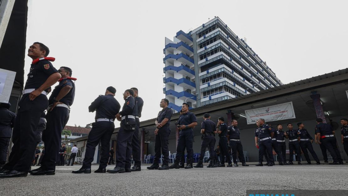 Military and Police Personnel Begin Early Voting in Negeri Sembilan State Election