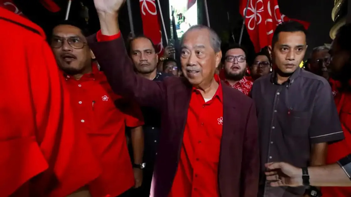 Over 200 Bersatu supporters rally behind Muhyiddin as party faces pivotal decisions