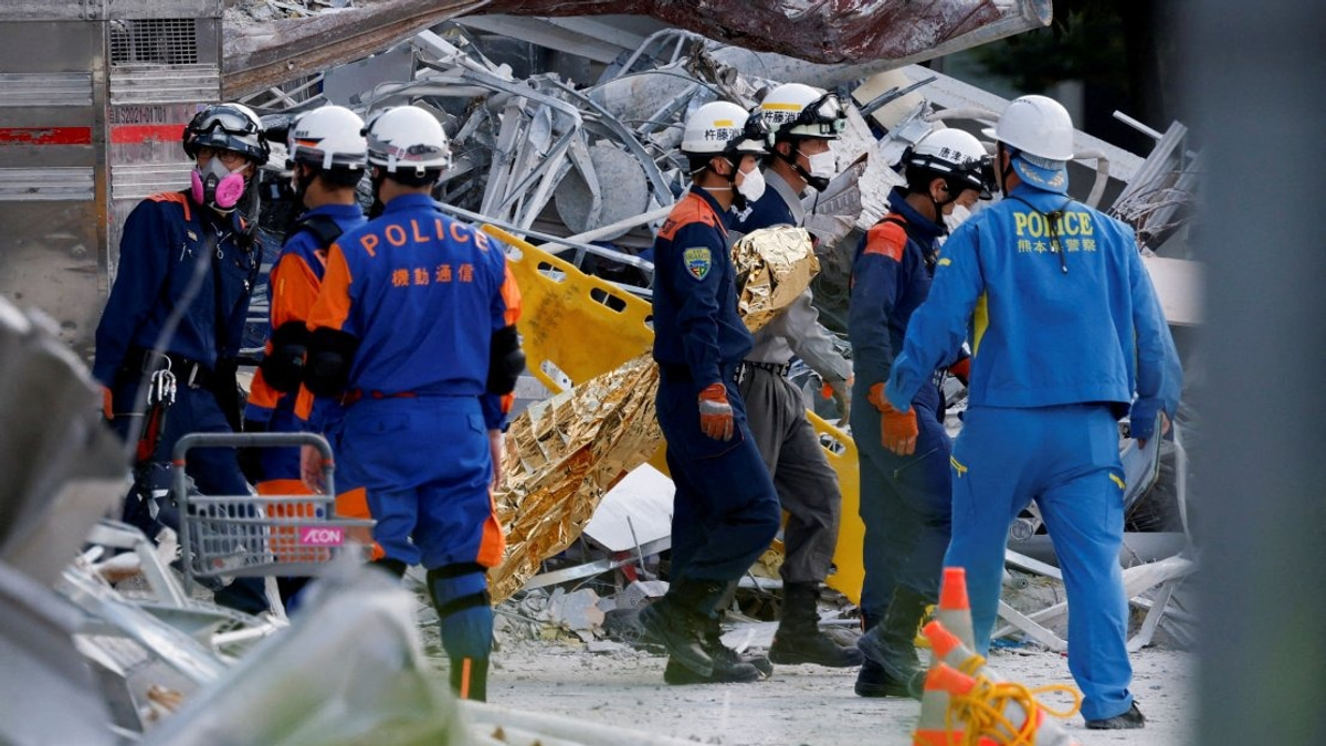 Japan's Kumamoto Reels From Massive Earthquake as Rescuers Battle Heat and Aftershocks