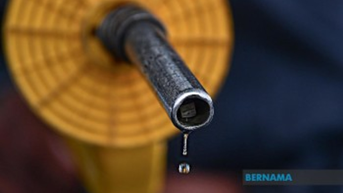 Malaysia's Energy Paradox: LNG Strength Masks Persistent Oil Price Vulnerability