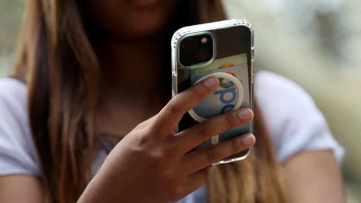 Australia Empowers Regulator with New Legal Tools to Enforce Youth Social Media Ban