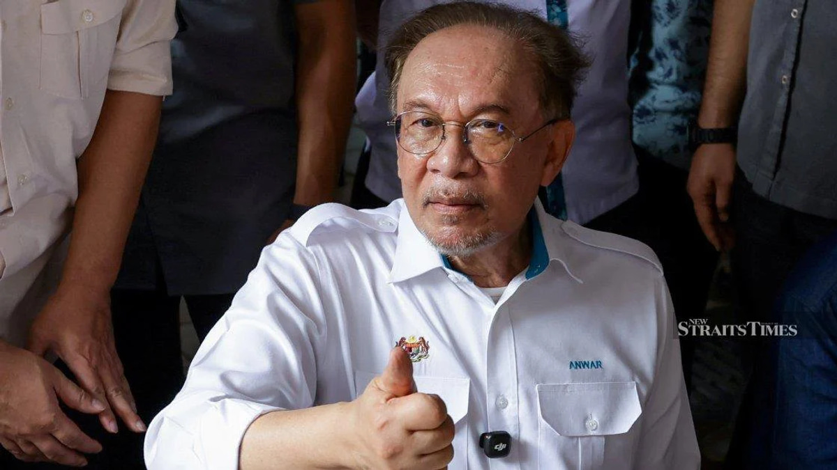 Anwar Ibrahim Tops Leadership Popularity Chart as Merdeka Centre Survey Shows Widening Gap
