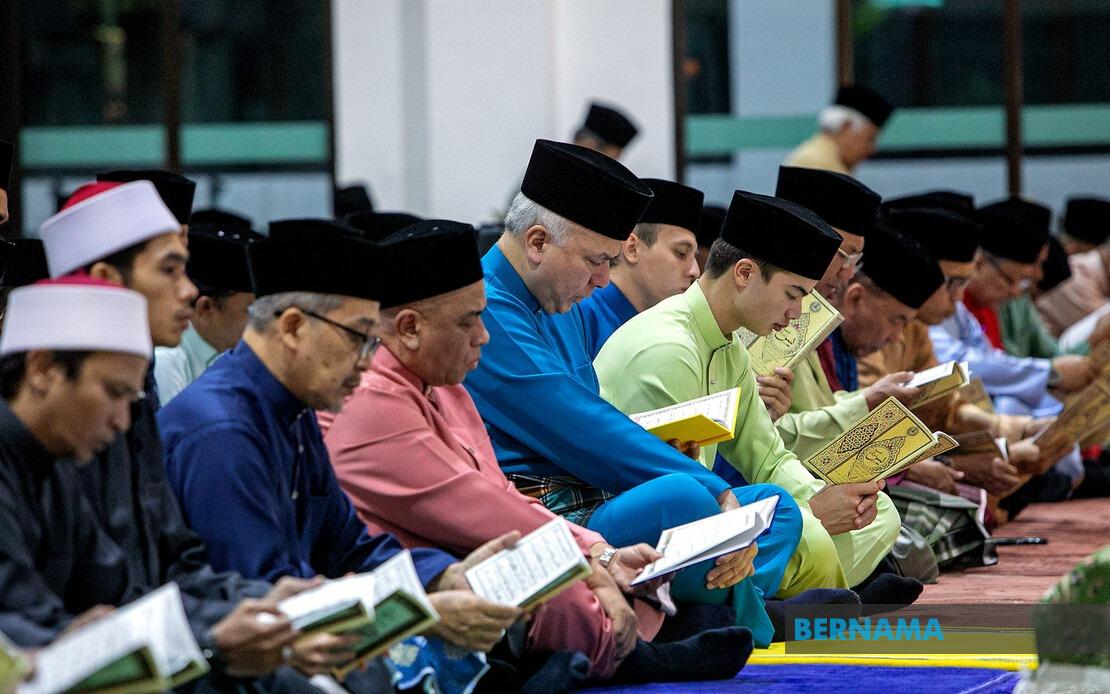 Sultan Nazrin Leads Prayers at New Perak Mosque During National Day Celebration