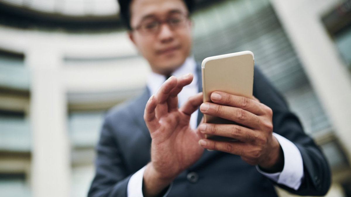 China's Tech Giants Retreat from AI Companions as Beijing Clamps Down on Emotional Dependencies