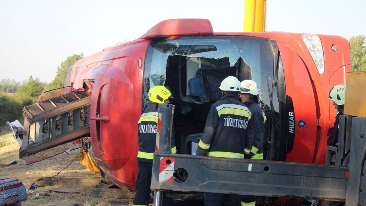 Twelve dead after Polish coach overturns on Hungarian motorway