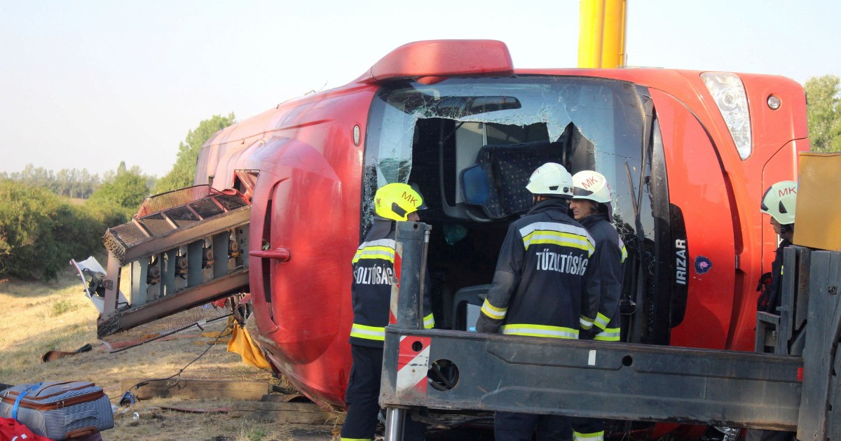 Twelve dead after Polish coach overturns on Hungarian motorway
