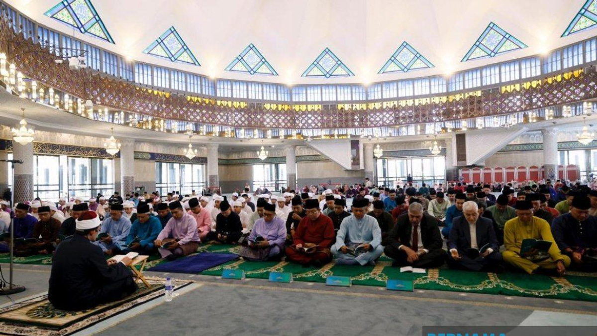 Hundreds Gather for Pre-Warriors' Day Ceremony Honouring National Heroes