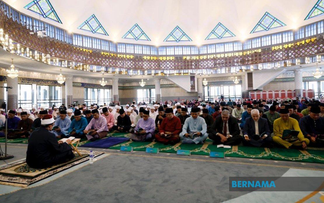 Hundreds Gather for Pre-Warriors' Day Ceremony Honouring National Heroes