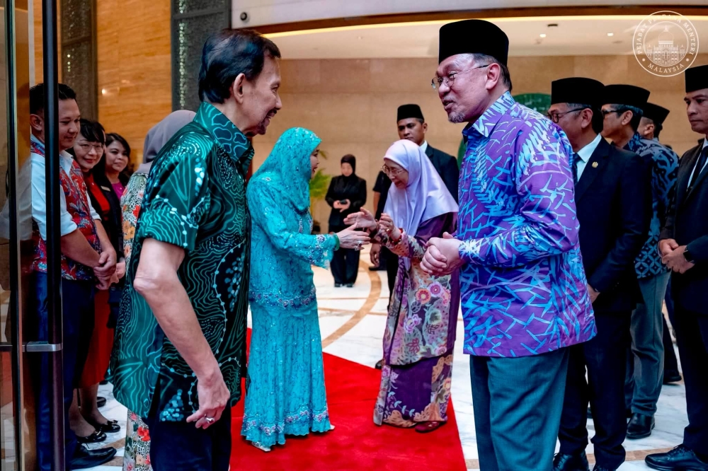 Anwar Celebrates Brunei Sultan's Birthday, Strengthens Bilateral Partnership