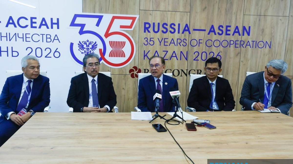 Malaysia Must Fast-Track Visa-Free Access and Direct Flights With Russia, Anwar Says