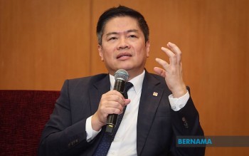 Malaysian Banks Embrace AI Rapidly But Hesitate On Critical Decisions, Study Finds