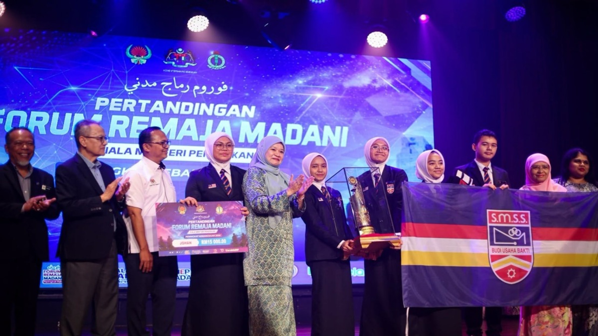 Education Minister Fadhlina Calls for Youth Empowerment Through Critical Thinking and Respectful Dialogue