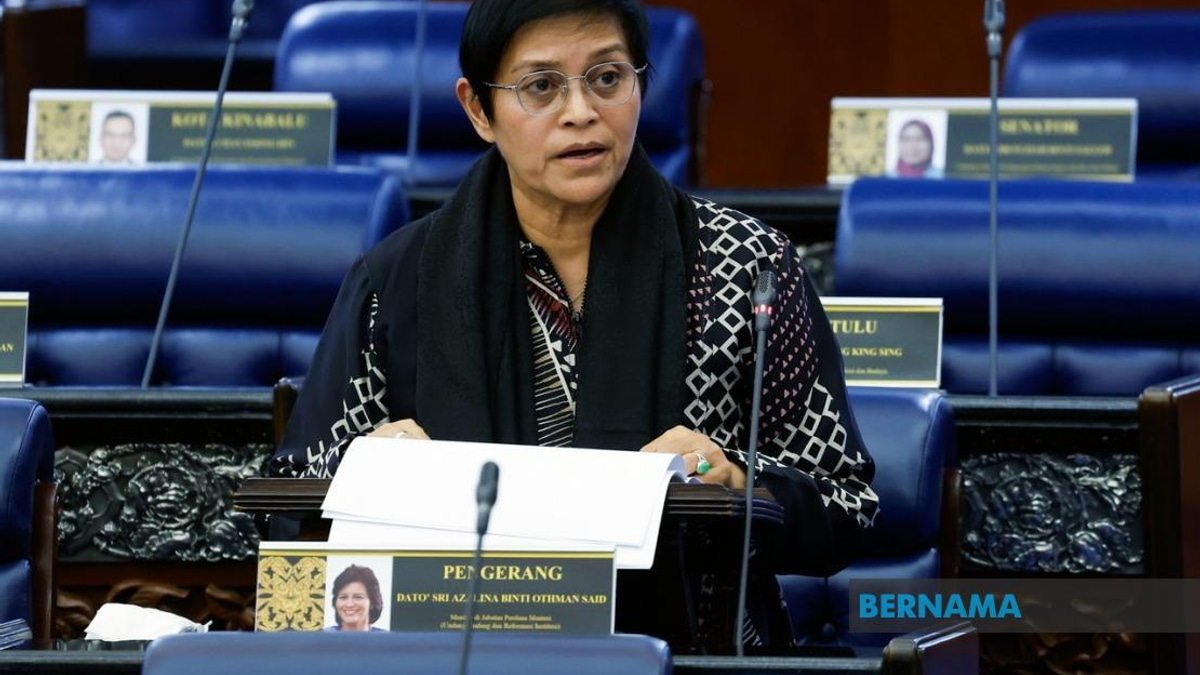 Government Open to Independent Inquiry into 'Corporate Mafia' Allegations, Says Azalina