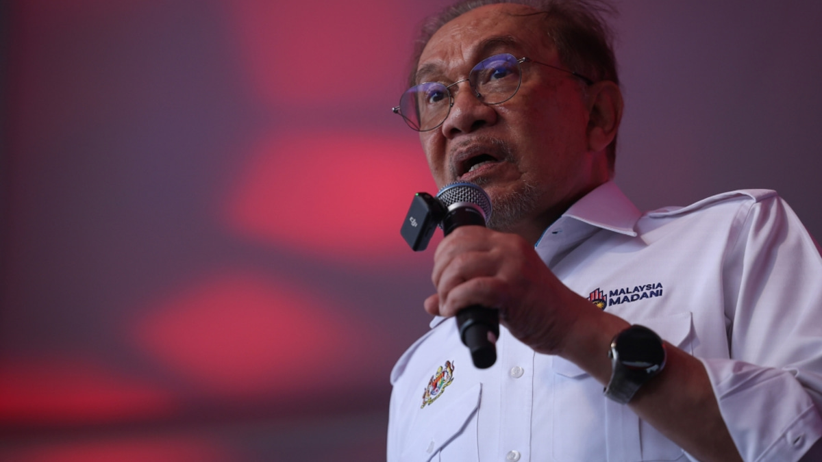 Anwar Vows Legal Action Against Tabung Haji Officials If Evidence Warrants Charges