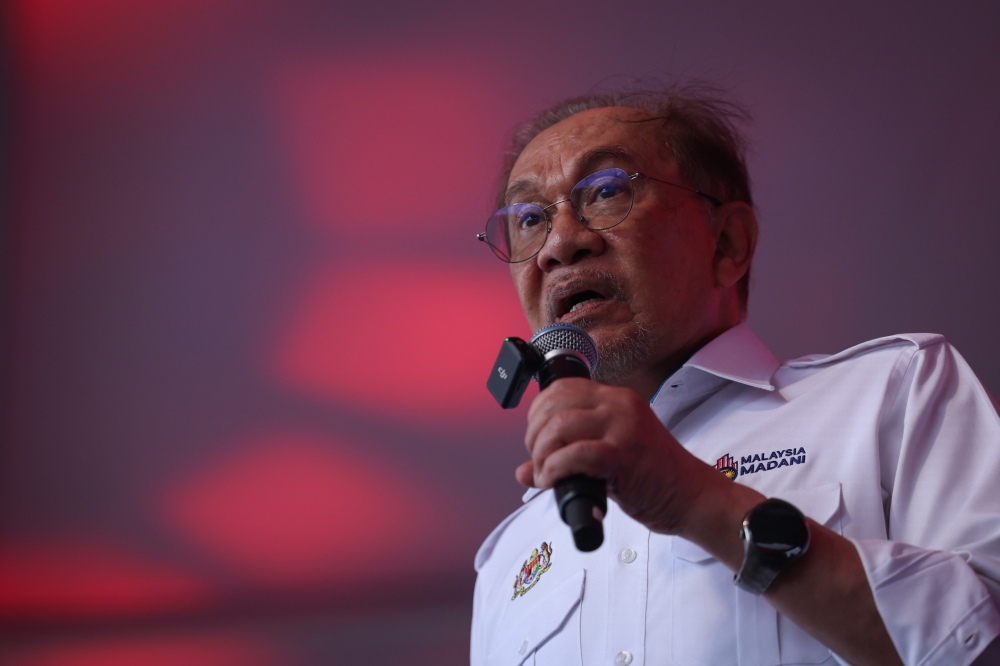 Anwar Condemns Opposition's Neglect of Tabung Haji Depositors as PN MPs Boycott RCI Debate