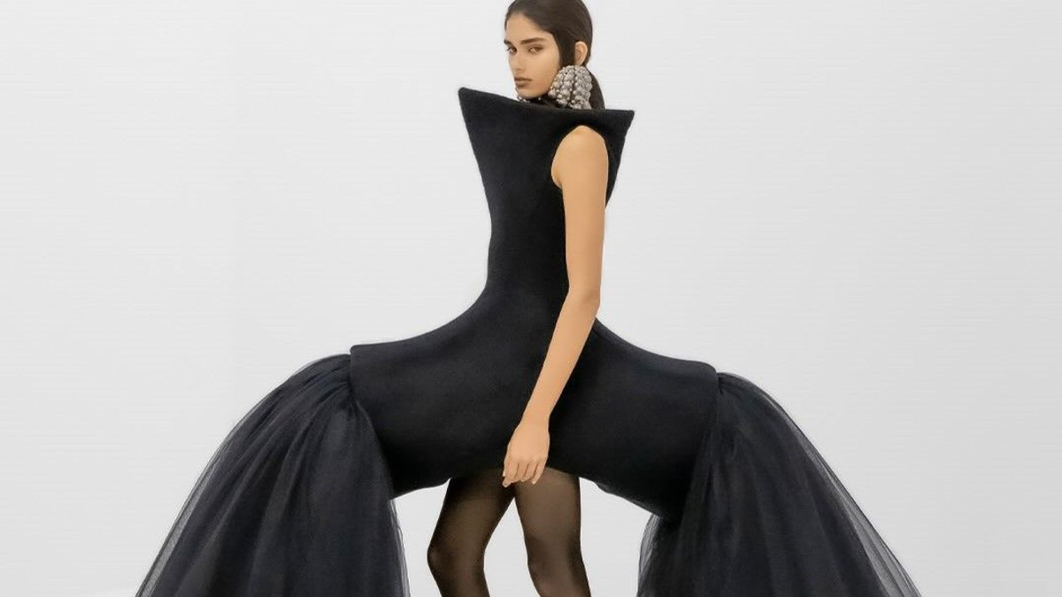 The Unwearable Spectacle: How Haute Couture Became Social Media Theatre
