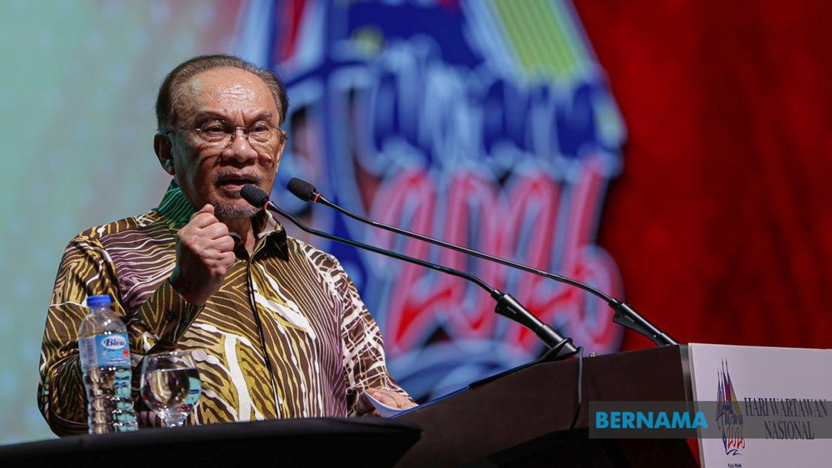 Anwar Backs Nallini's Media Council Appointment to Restore Public Trust