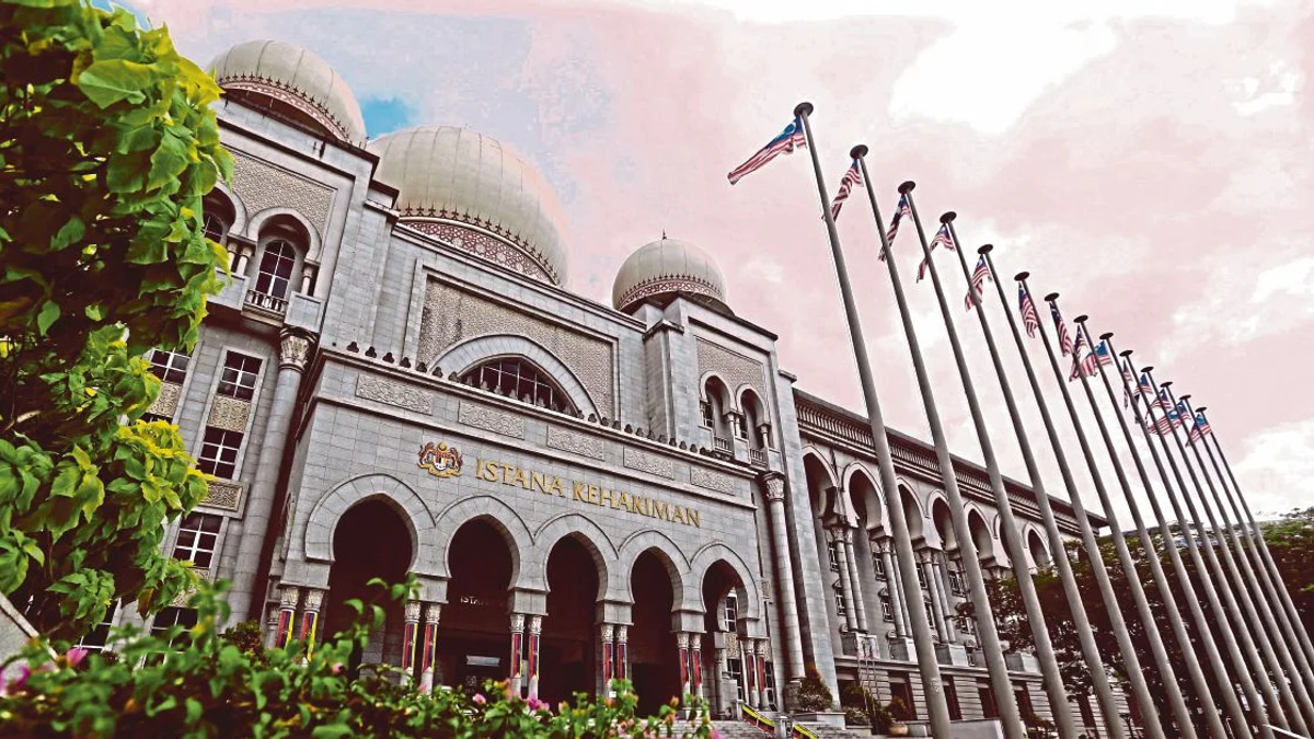 Former Felda chief's corruption conviction faces judicial review as ex-army general's money laundering trial continues