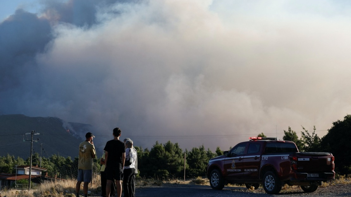 Greece Battles Massive Wildfires as Flames Threaten Athens-Area City of Megara