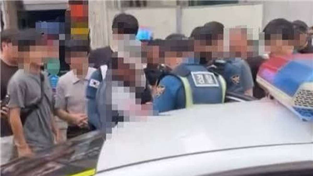 South Korean police seek arrest warrant for elderly man accused of knife attack at beauty salon