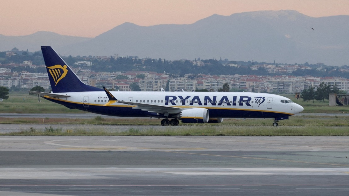 Terrifying Mid-Air Incident: Ryanair Passenger Nearly Sucked from Shattered Window Over Greece