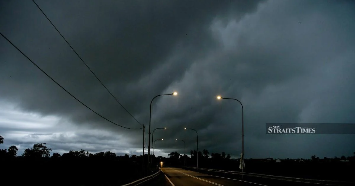 Thunderstorm Alert Issued for Putrajaya, Labuan and Ten States