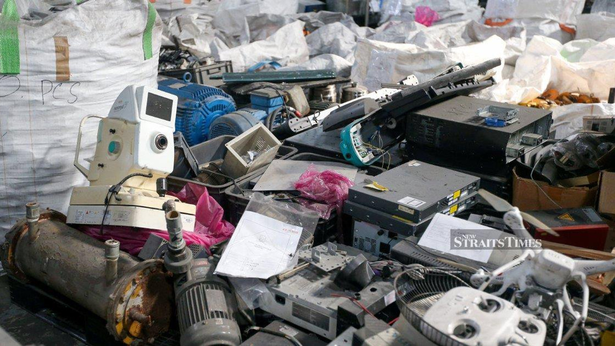Ten GOF Personnel Arrested in Penang E-waste Factory Extortion Investigation