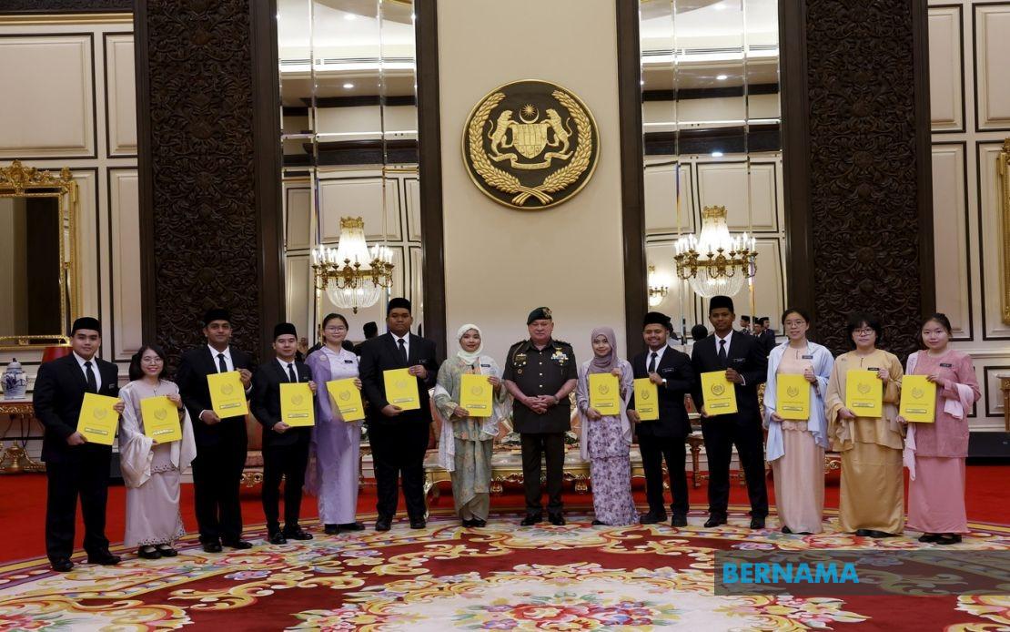 King Presents 2026 BYDPA Scholarships to 14 High-Achieving Students