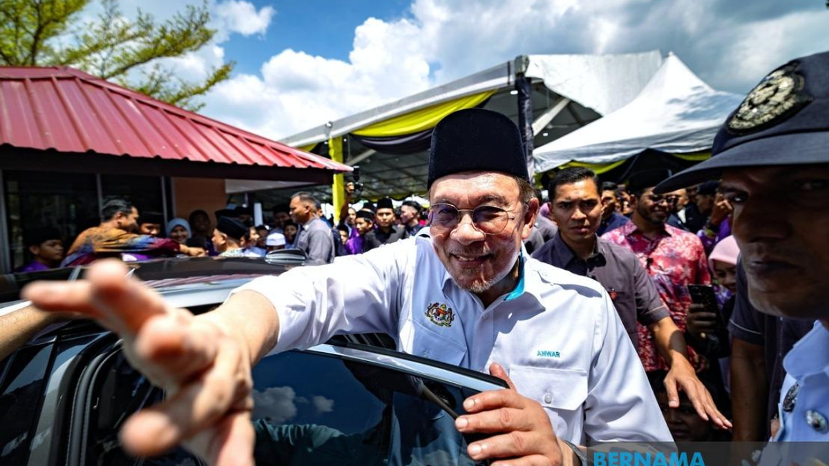 Anwar Commits to Full Disclosure on KWAP's eFishery Investment Losses in Parliament