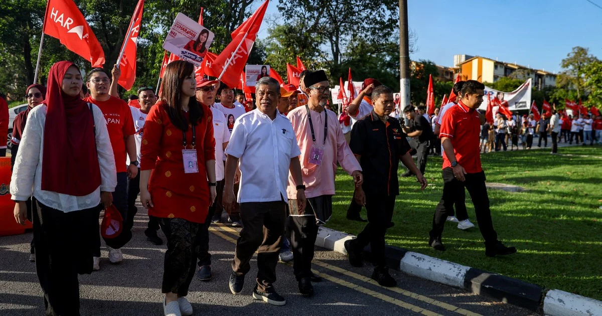 Johor polls: Pakatan Harapan supporters rally behind Sharon Teo at Permas nomination