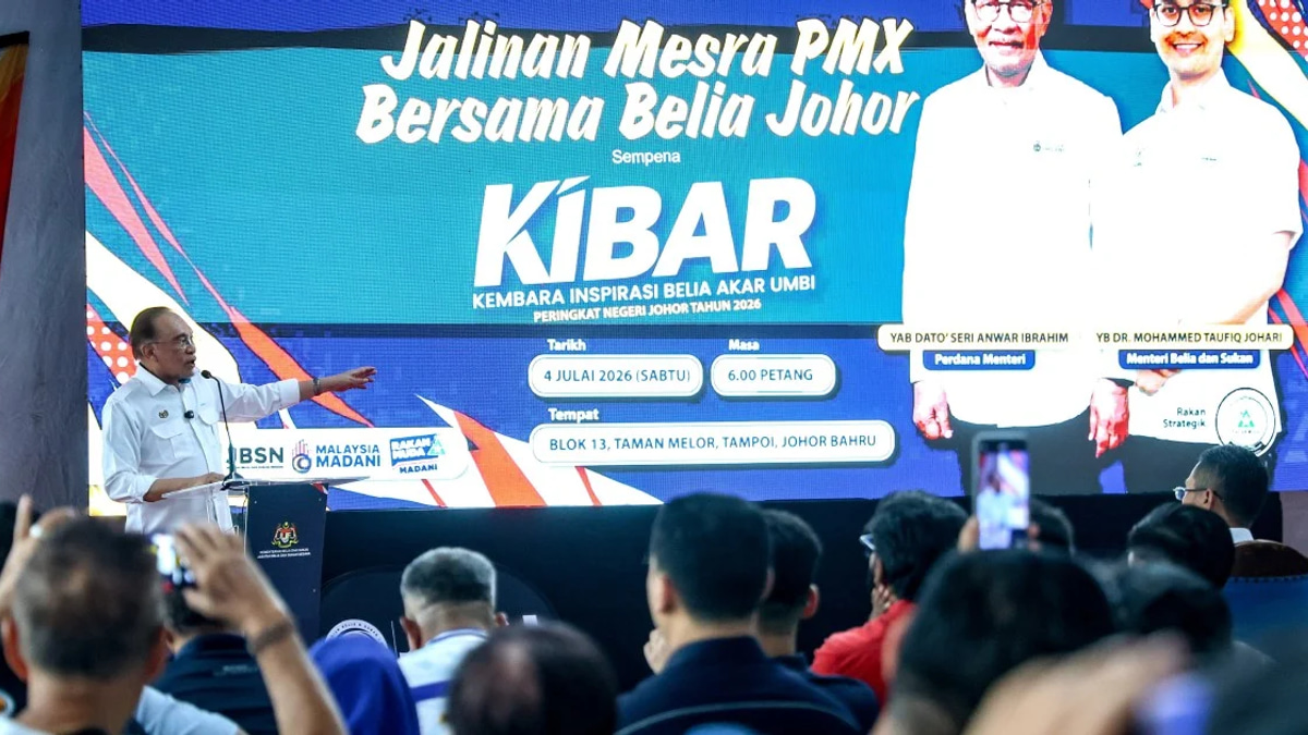Anwar Hits Out at 'Malay Supremacy' Rhetoric While Reserve Lands Slip Away