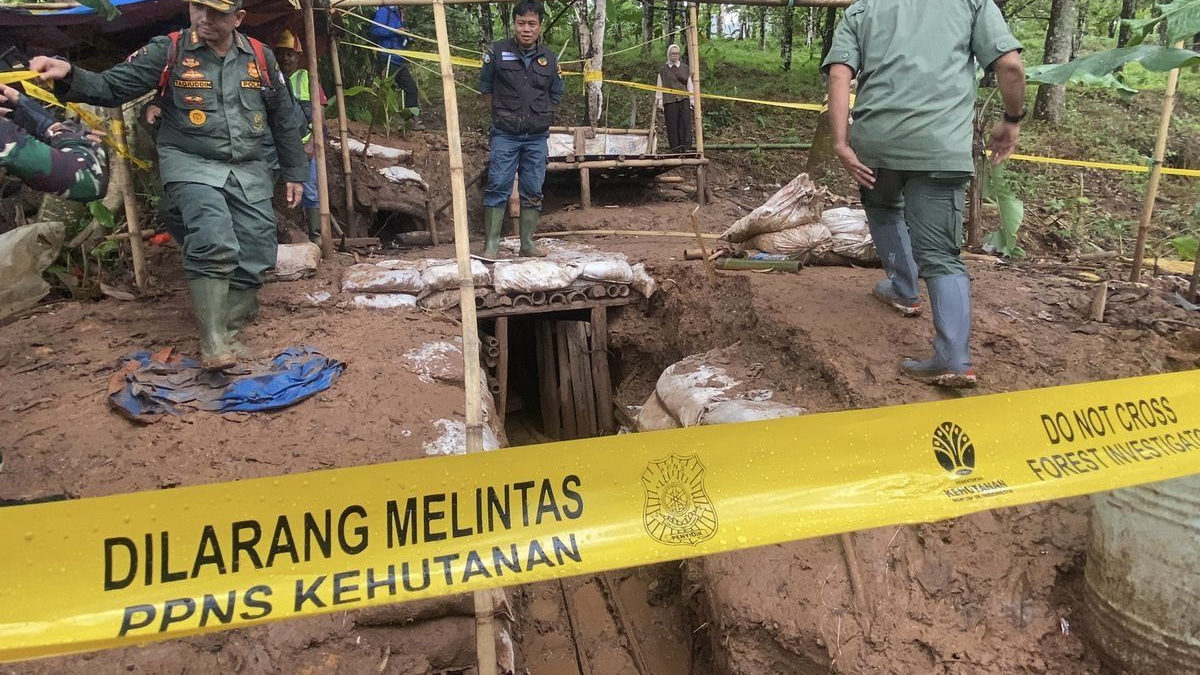 Indonesia Charges 24 Foreigners in Illegal Gold Mining Scheme in Maluku
