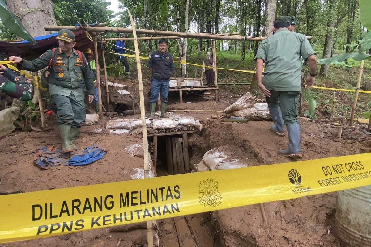 Indonesia Charges 24 Foreigners in Illegal Gold Mining Scheme in Maluku