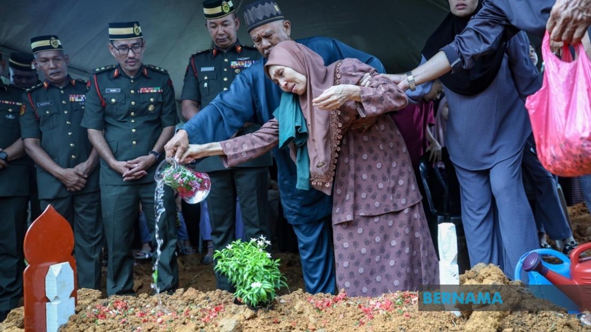 Malaysian Army Private Siti Khadijah Laid To Rest After Hobart Camp Tragedy
