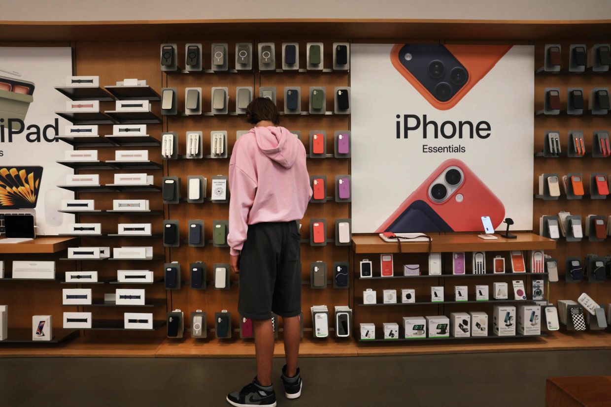 Apple and OpenAI's Escalating Hardware War Reveals Deep Tensions in Silicon Valley's Talent Wars