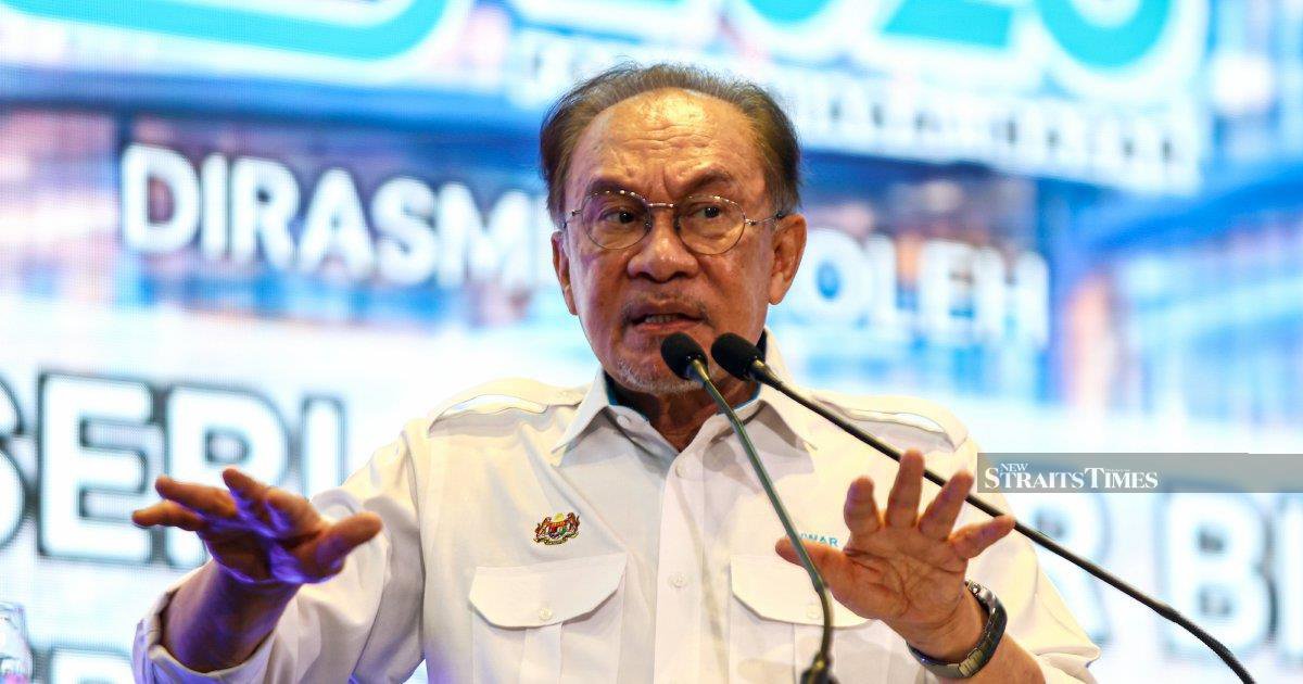 Anwar Urges Melaka DAP to Reconsider State Exit, Prioritises Development Goals