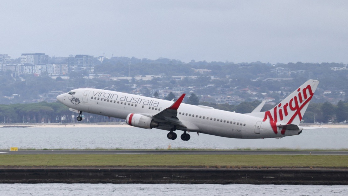 Jetstar Cabin Crew Member Injured in Runway Near Miss at Sydney Airport