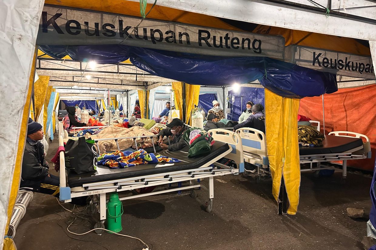 Indonesia's Flores Island Reels From Deadly Quake as Nearly 1,000 Aftershocks Shake Region