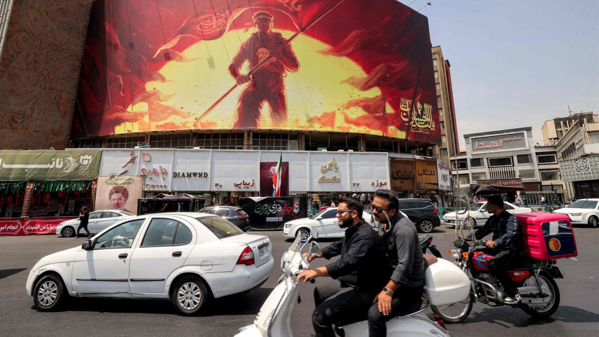 US Demands Iran Restore Oil Flows Through Strait of Hormuz, Vance Says
