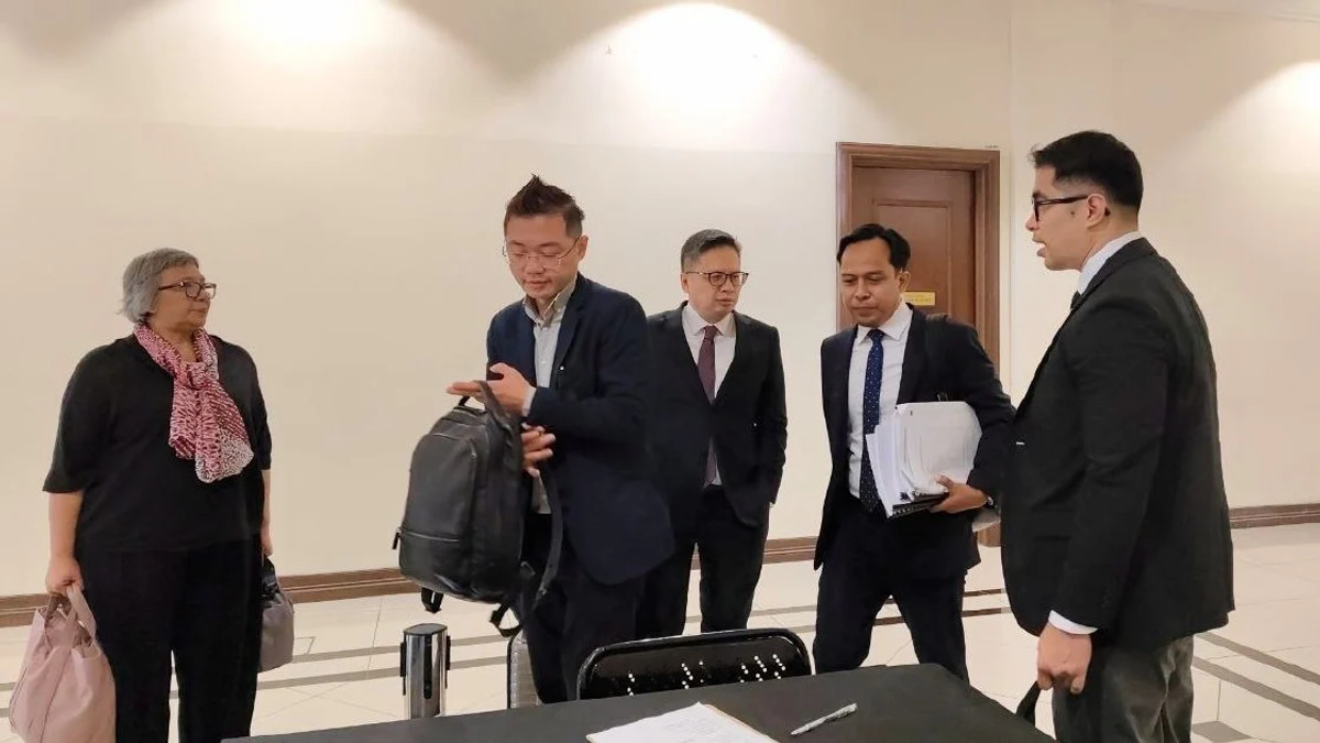 Late Zara Qairina Mahathir's Writings Show No Sign of Maternal Rift, Court Told