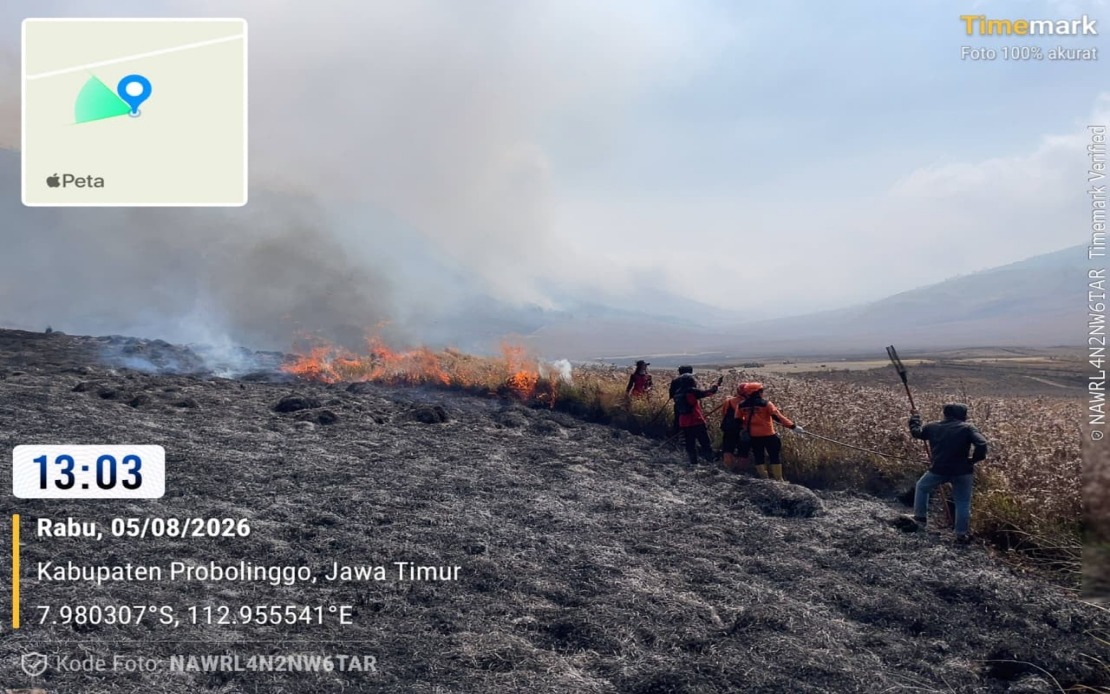 Indonesia Mobilizes Helicopters to Battle Mount Bromo Wildfire Covering 60 Hectares