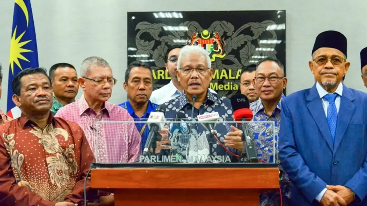 Government Must Clarify Azam's Role at Anti-Crime Centre, Says Opposition Leader Hamzah