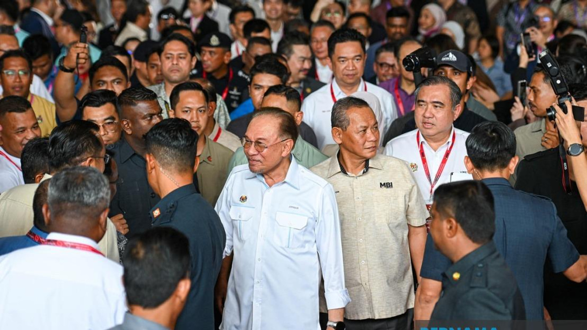 Anwar Seeks Delay on Melaka DAP's Withdrawal from State Government
