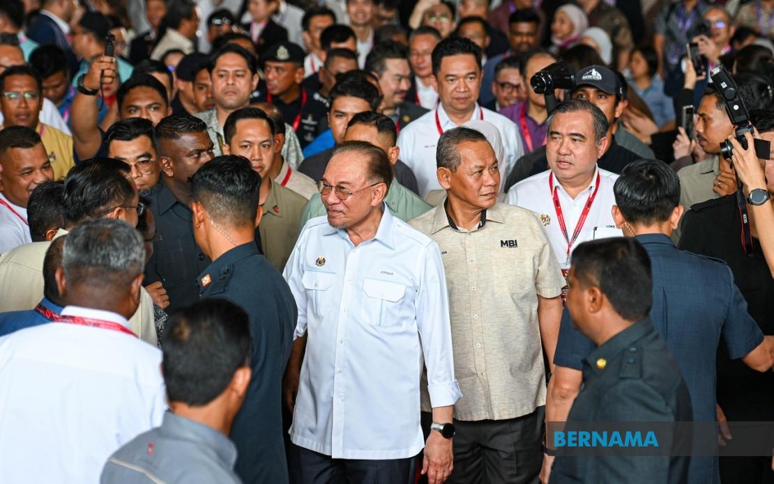 Anwar Seeks Delay on Melaka DAP's Withdrawal from State Government
