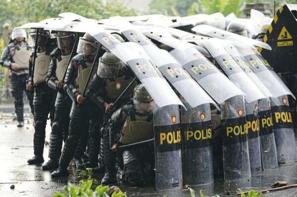 Indonesia's Security Agencies Clash Over Graft Inquiry as Military Deploys to Prosecutor's Home