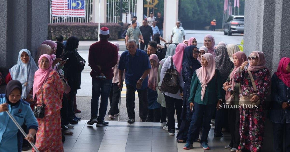 Court Complex Braces for Ismail Sabri's Appearance as Media Gathers for High-Profile Charging