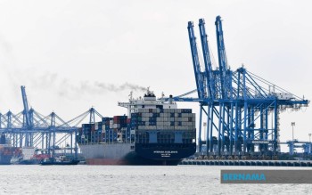 Malaysia's Export Growth Forecast Surges to 21.7% for 2026 as Tech Boom Accelerates