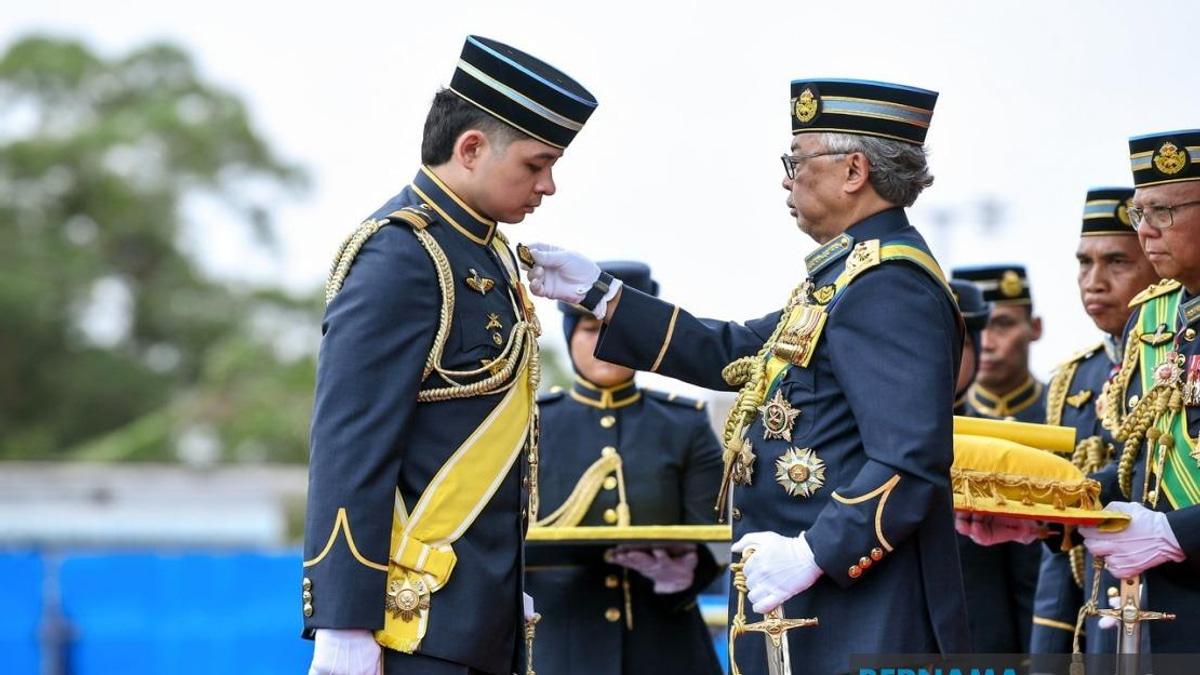 Tengku Mahkota of Pahang Makes Royal History as First Royal Family Member to Earn RMAF Flying Wings